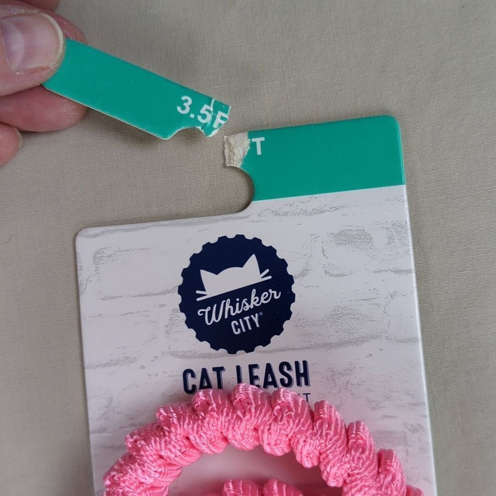 Whisker City Cat Leash Bungee Leash - Picture 3 of 6